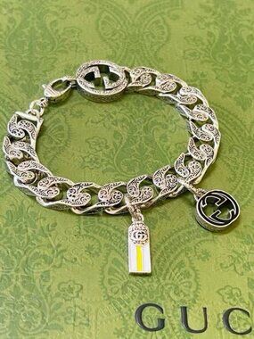 💓💓Gucci Vintage Carved GG Pendant Silver Bracelet